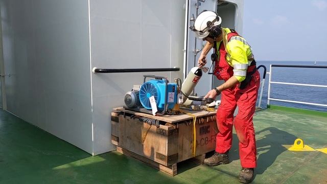 Заправка баллонов сжатым воздухом с помощью компрессора.Заправка баллонов сжатым воздухом с помощью смотреть онлайн