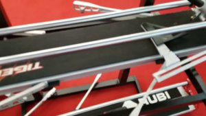 Bàn cắt gạch 1 mét hiệu Rubi Tiger 1000 Magnet chuyên cắt gạch đá bóng kiếng toàn phần