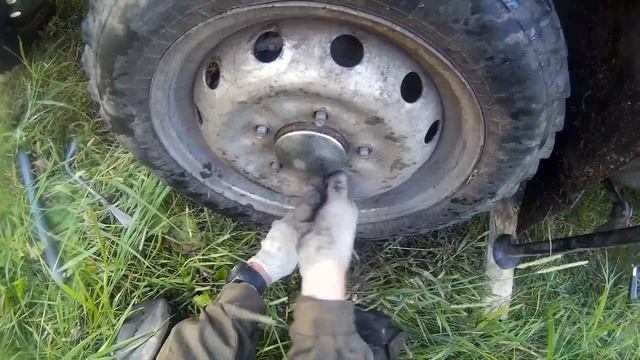 Прокололи колесо по дороге с родника! Часть 6 смотреть онлайн