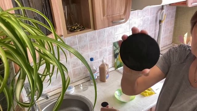 Легко очистила  все поверхности от въевшейся грязи, от жирных пятен, от желтизны.