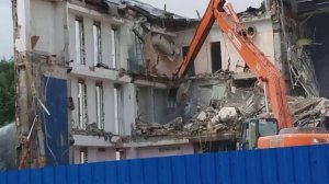 Снос кинотеатра Аврора.Разлом стены.Июль 2019