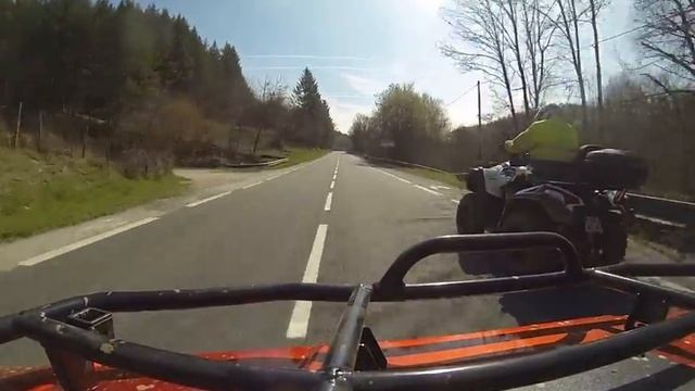 Une Battle Kymco MXU 700cm3 VS Arctic-Cat 550cm3 TRV смотреть онлайн