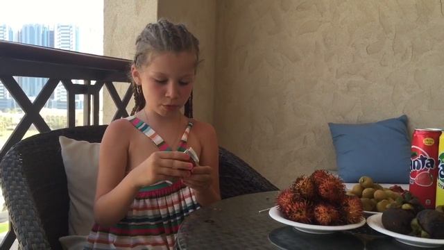 Тропические фрукты в ОАЭ, tropical fruits in Ajman Saray. Мангостан, Лонган, Рамбутан