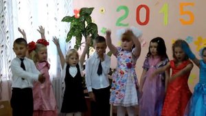 Выпускной в Заводском детском саду "Солнышко". Песня "Пять лет мы дружною семьей"
