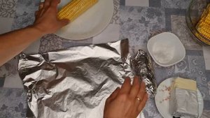 Кукуруза целиком в духовке - 4 рецепта | Как запечь кукурузу в фольге, рукаве, в коконе из листьев