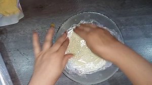 Крем из манки с маслом.Очень бюджетный ,густой и вкусный.