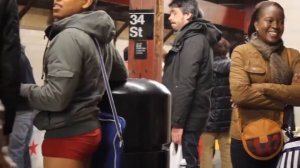 Без штанов в метро