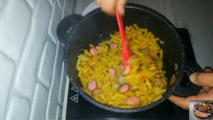 Макароны с сосисками и яйцом