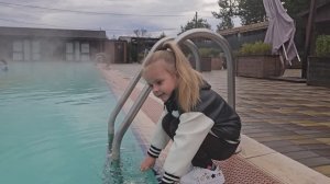 Горячие источники. София купается зимой в бассейне. Адыгея