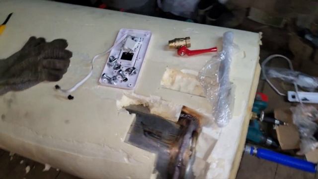 Ремонт бойлера, потёк бак из нержавейки. Разборка и сборка смотреть онлайн