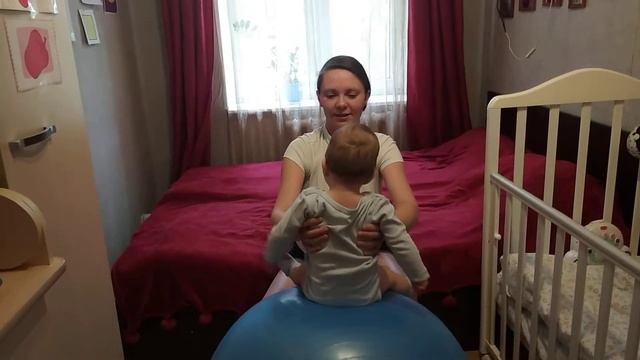 Занятие на фитболе ребенку 8 месяцев