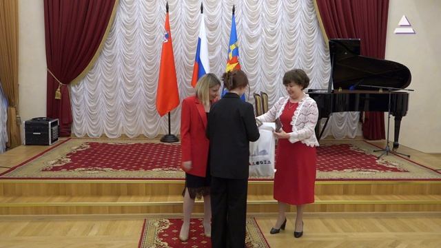 Первый документ. Вручение паспортов
