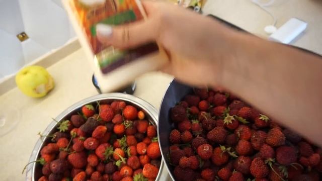 КАК Я ОТБЕЛИВАЮ ЗУБЫ.ДЕЛАЮ ПИЛИНГ НОСОЧКИ . БУДНИ МАМЫ ВЛОГ смотреть онлайн