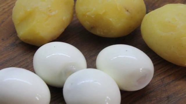 Окрошка с вареной колбасой на сметане