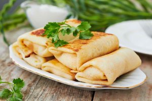 А Я ПЕКУ БЛИНЫ НА МИНЕРАЛКЕ! ОЧЕНЬ ВКУСНЫЕ БЛИНЧИКИ.