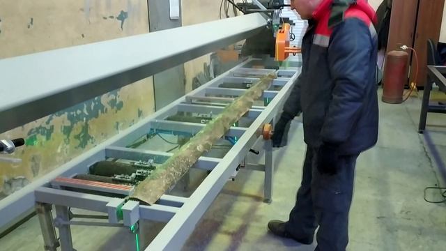 Кромкообрезной станок однопильный с пневматическими прижимами ПР-320МСПП смотреть онлайн