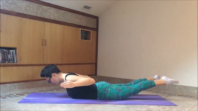 Упражнение "Вытягивание на животе", propilates.ru смотреть онлайн