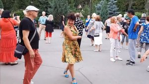 ЛЮБОВЬ ЗАПРЕТНАЯ  ТАНЦЫ В ПАРКЕ  ГОРЬКОГО.