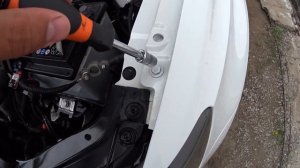 УСТАНОВКА АМОРТИЗАТОРОВ КАПОТА НА Volkswagen Polo Sedan