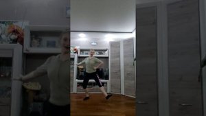 Упражнение на середине зала- "Верёвочка" -в характере русского народного танца