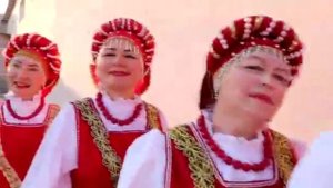 Народный хор русской песни Раздолье Евгений Евтушенко Бежит река