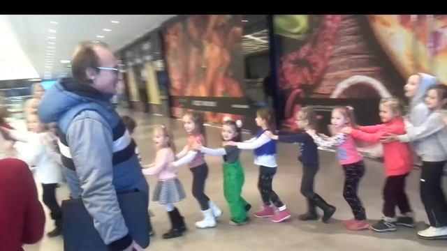 Выходные в ТРЦ Galleria Minsk. "Черный домик"))).Театр "Карабас".