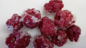 Розовый фруктово-ягодный чай