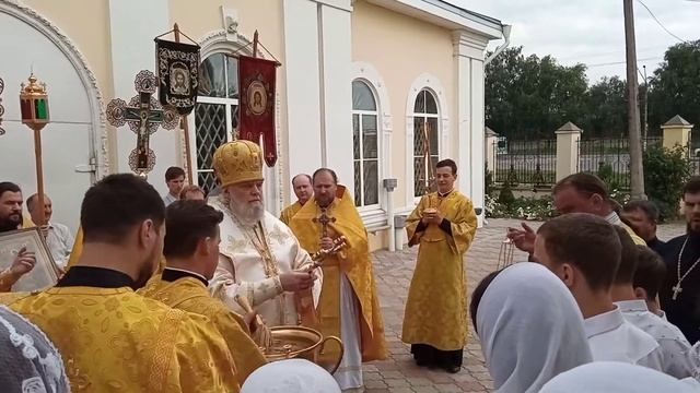 Крестный ход вокруг храма Всех Святых 2021 г. в престольный праздник. смотреть онлайн