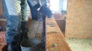 Кладка перегородок  пол кирпича  в январе 2022 года