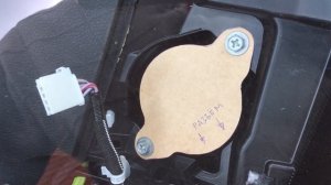 Выбор и замена динамиков в передней панели Тойота Камри.