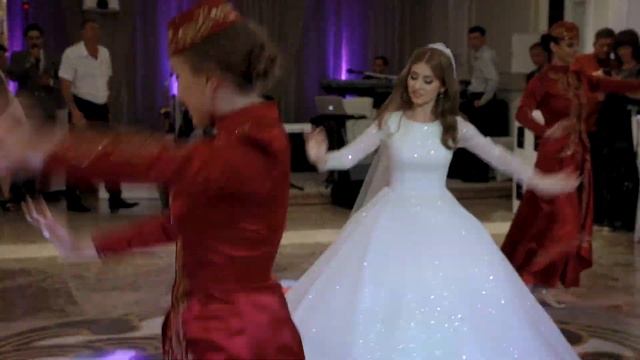 Супер танец невесты с подругами / Super dance of the bride with her friends (PRESTIGE 2019) смотреть онлайн