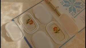 Дидактическая игра из клапанов от влажных салфеток + органайзер #переделки