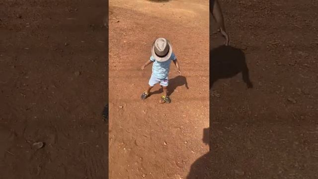 Goa trip Day 2 | Agauda Fort | Anjuna Beach | Curlies | Tito’s Club смотреть онлайн