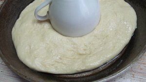 Дрожжевой пирог с шоколадной пастой маком и орехами