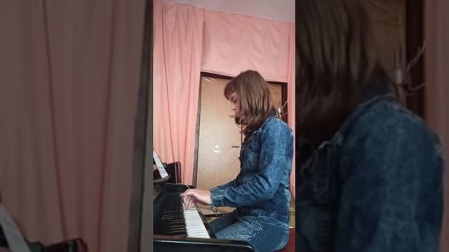 " Луна не знает пути " на фортепиано . смотреть онлайн