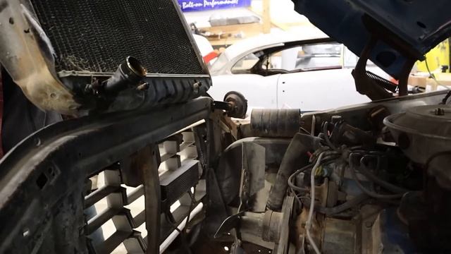 8.1 Big Block Swap into 1978 Ford F350 Ramp Truck! Part 1 смотреть онлайн