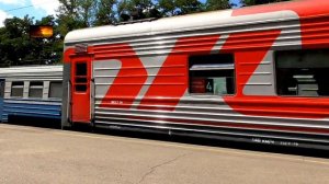 Модернизированная ЭР9М-392 встречается  с ЧС4-026 с пассажирским поездом