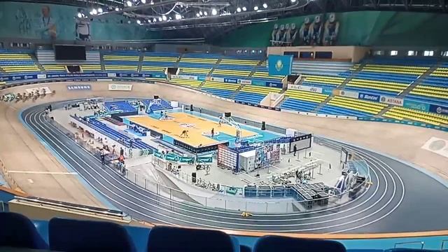 Внутри велотрека г. Астана, Казахстан смотреть онлайн