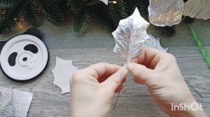 Остролист (падуб) из гофрированной бумаги. Украшение на ёлку из бумаги