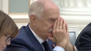 Медведев сорвал заседание.Он ловил покемона