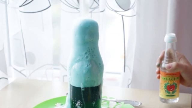 Как сделать ВУЛКАН В БУТЫЛКЕ | Сода + Уксус | Эксперимент смотреть онлайн