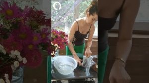 мастер класс по созданию цветочной композиции в корзине из бумажной лозы у себя дома