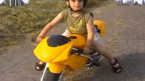 Ребёнок на мотоцикле.  Biker baby.   Дети на мотоциклах.