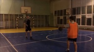 Гандбол . Тренировка техники контроля мяча , игры в пас , бросков по воротам !