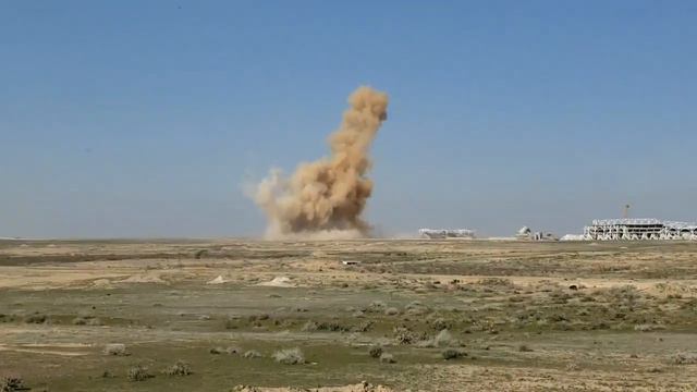 3,000 lb IED explodes!!! смотреть онлайн