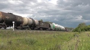 Тепловоз 2ТЭ10М-2161 на перегоне Погрузная - Кармала