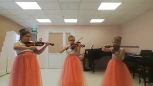 Пустовалова Эльза, Лобанова Алина, Кованная Есения. Ф.Грубер "Тихая ночь",Л.Иштван "Веселый лагерь"