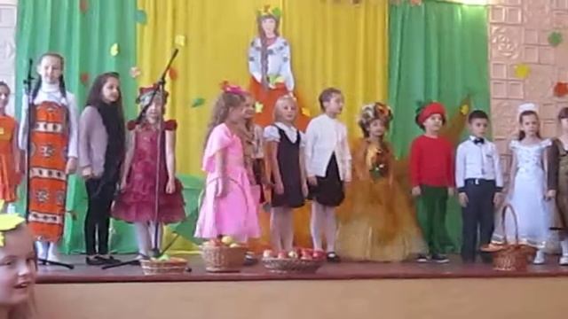 Праздник Осени 20 11 2015 Песня овощей 1-А класс смотреть онлайн