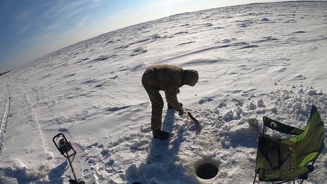 Щука выпрыгнула из лунки смотреть онлайн
