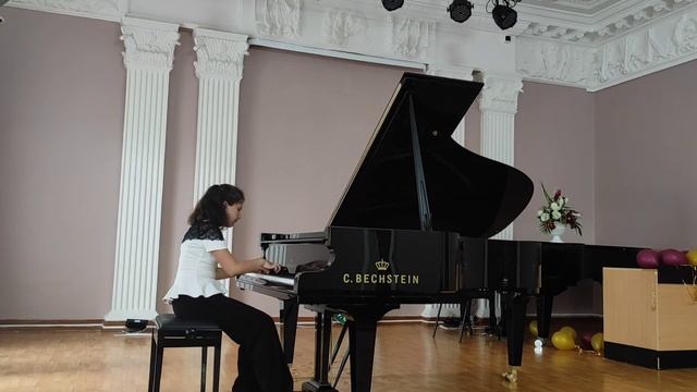 Закирова Карина Э. Григ Вальс ми минор смотреть онлайн